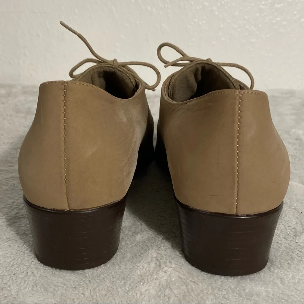 Munro American Tan Nubuck Leather Heeled Oxfords Women’s Size 10M